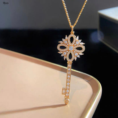 Mivora® SNOWFLAKE KEY PENDANT NECKLACE