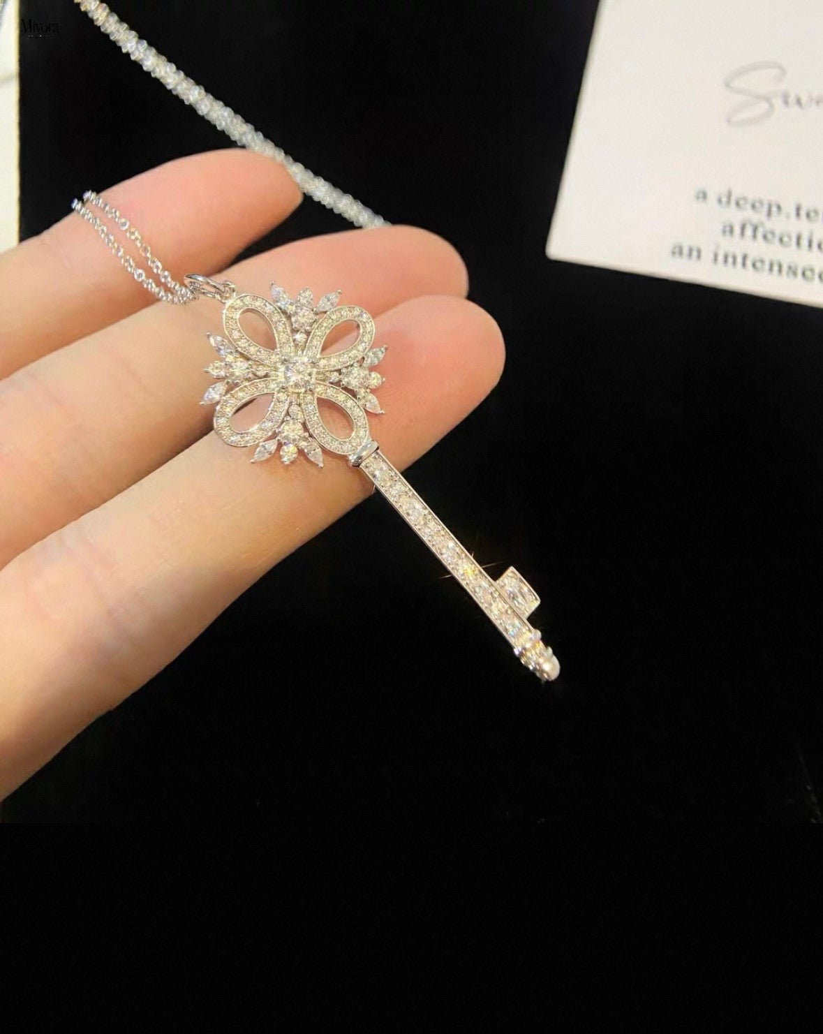 Mivora® SNOWFLAKE KEY PENDANT NECKLACE